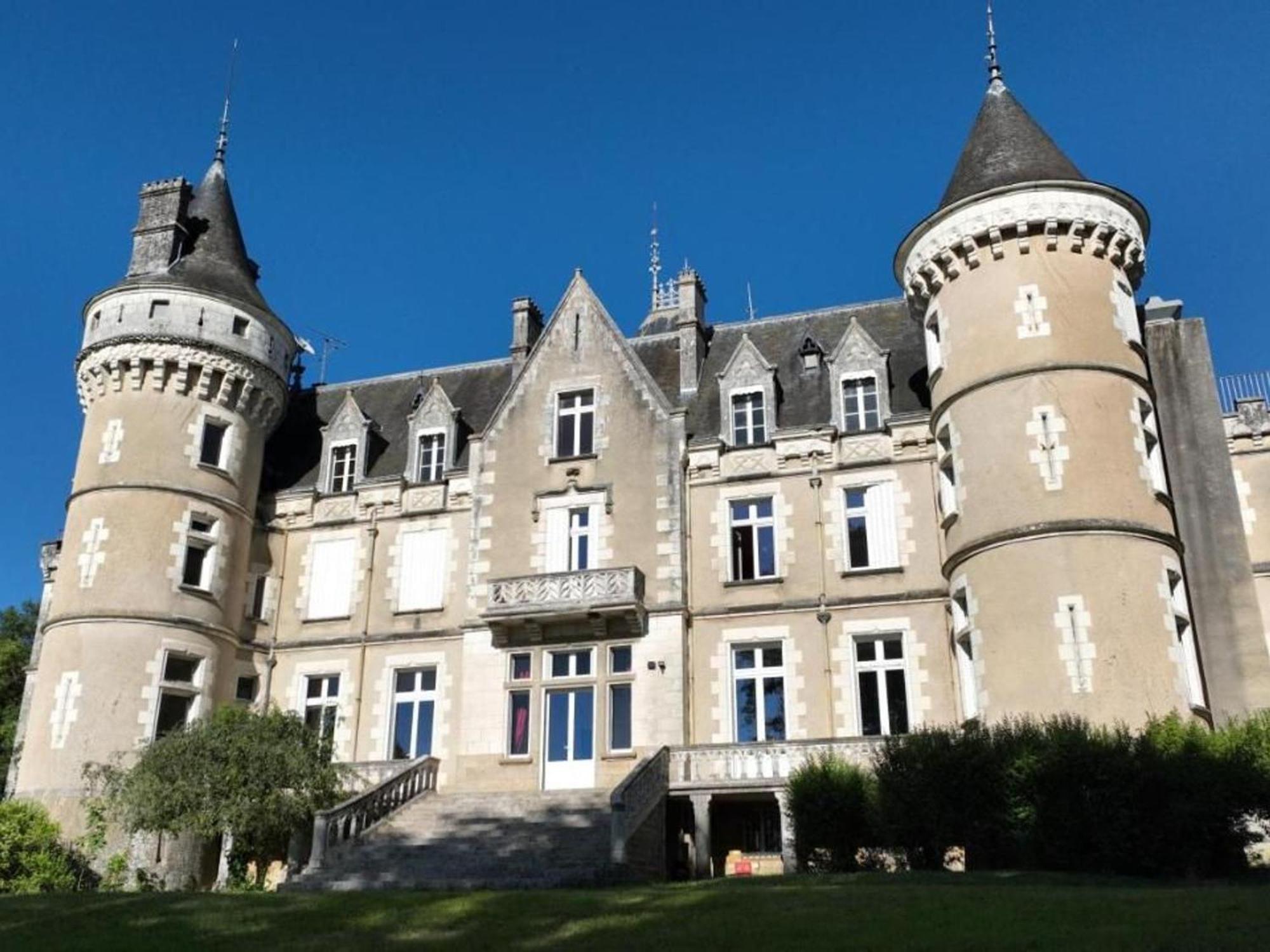 Sejour De Charme Au Chateau Avec Petit-Dejeuner Et Parking - Fr-1-591-705 Cluis Exterior foto
